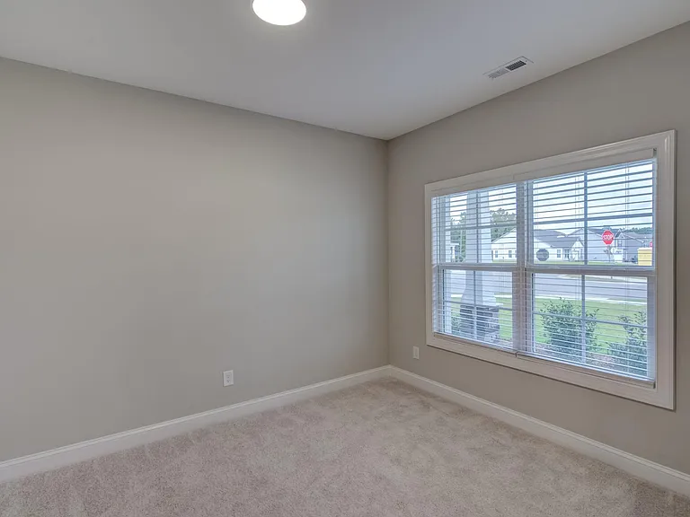 60 Kingsly Dr — Photo 9