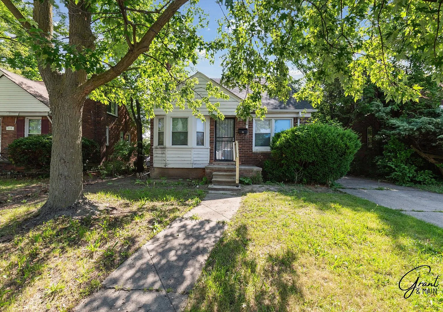 $1200 3 bedroom bungalow — Photo 1
