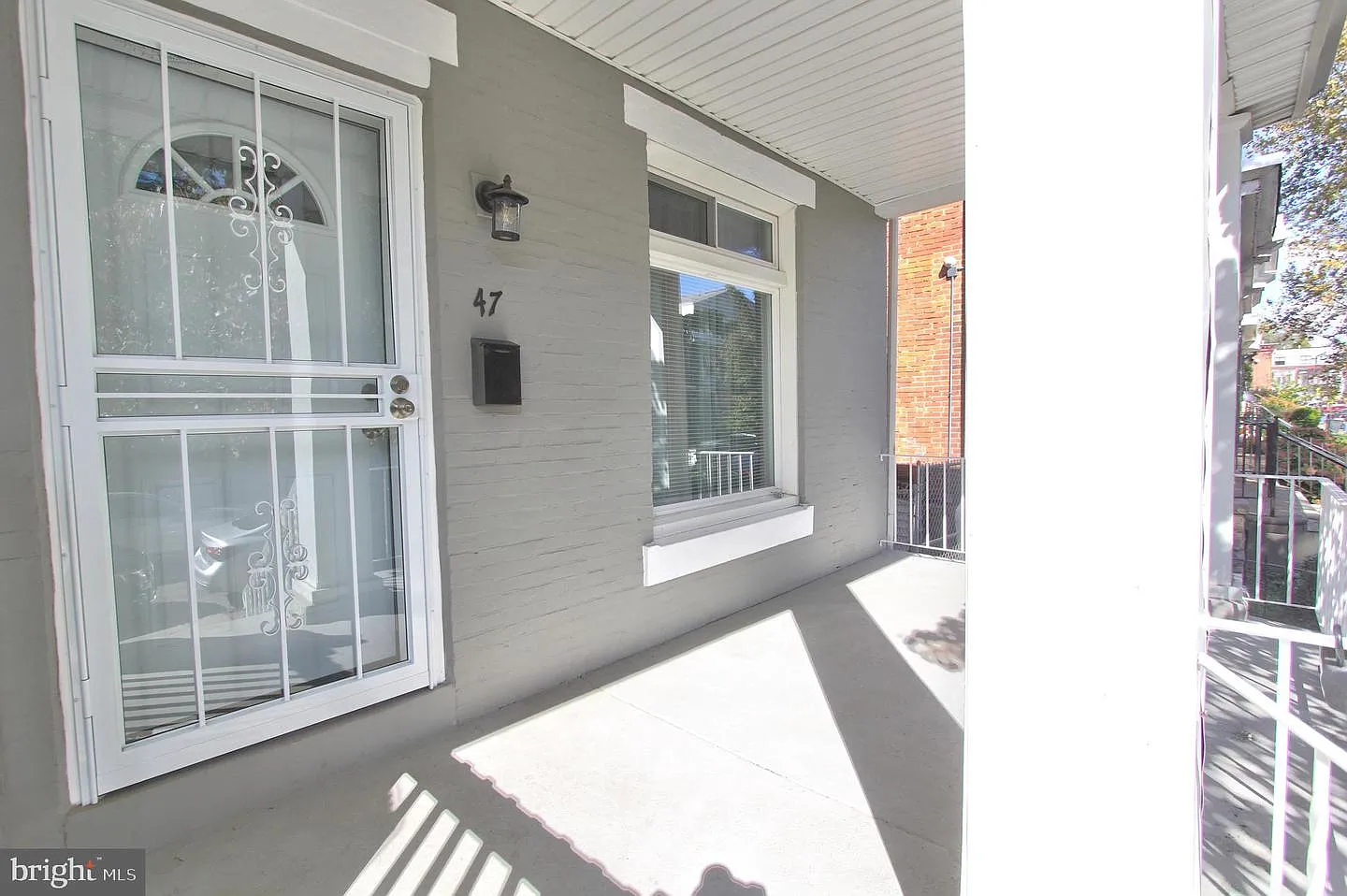 47 W Pomona St photo 1