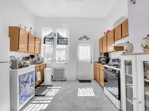 543 Graham Ave APT 1R, Brooklyn, NY 11222