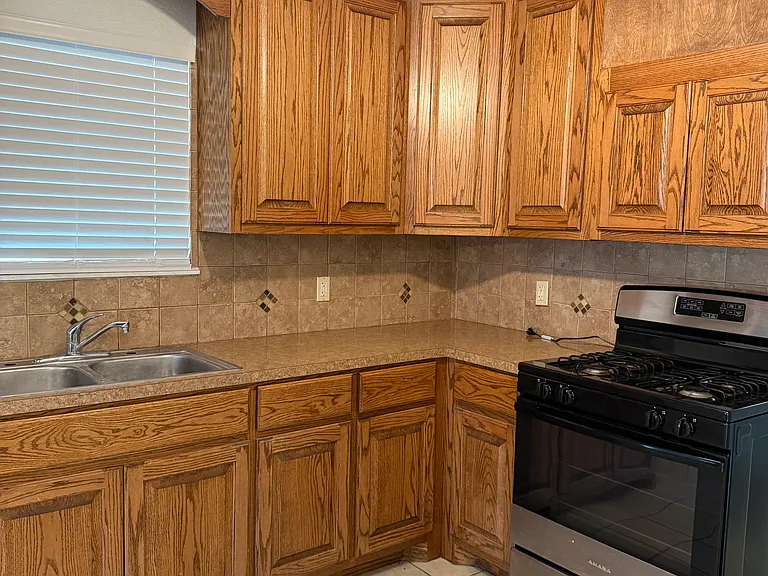 819 N Paddock St — Photo 12