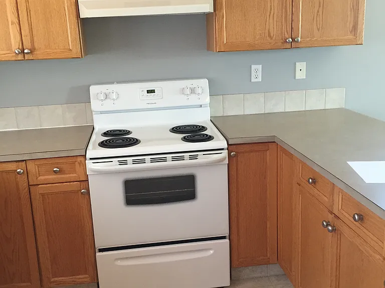 233 Kendrew Dr — Photo 5