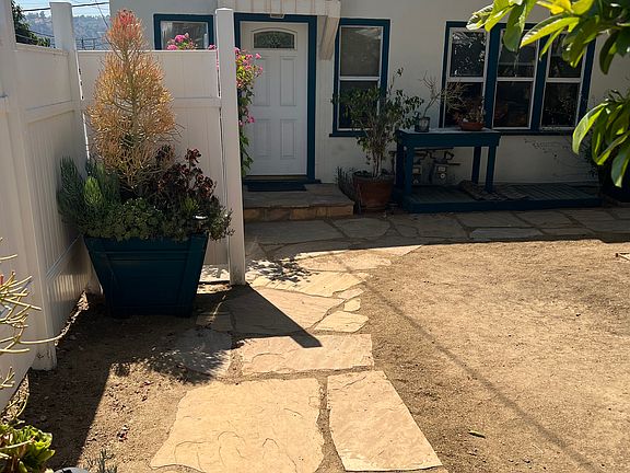 Flagstone w
Walkway leading to unit