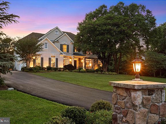 3rd image of 8206 Greentree Manor Ln