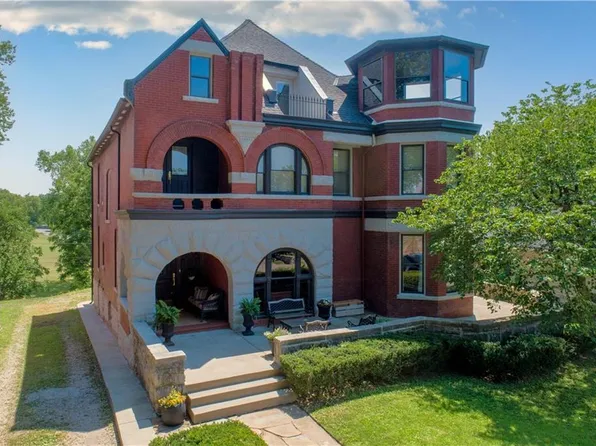 1833 Pendleton Ave, Kansas City, MO 64124