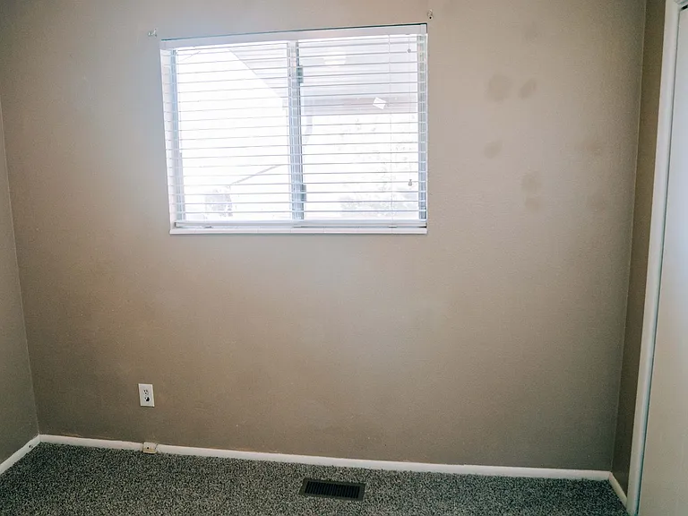 2170 W Meadow St — Photo 20