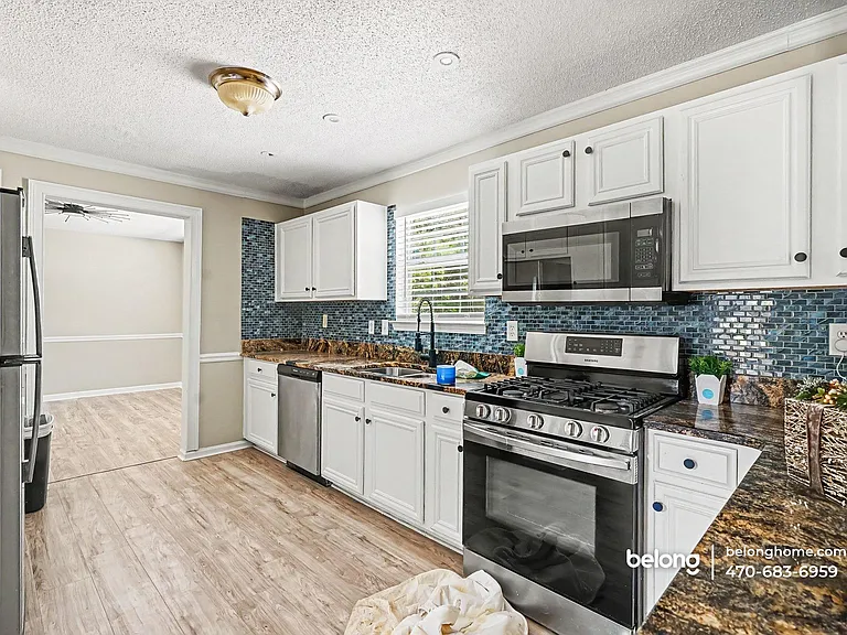 1439 Alice Ave — Photo 8