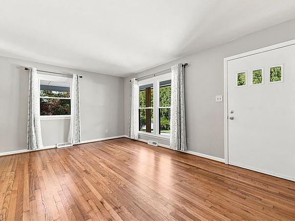 4th image of 1004 W Meadowview Rd