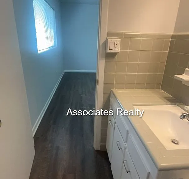 715 NW 36th St — Photo 12