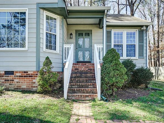 5th image of 7410 Noble Ave