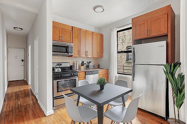 1st image of 211 W 109th St APT 6c