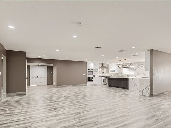 3rd image of 3808 Fairway Cir