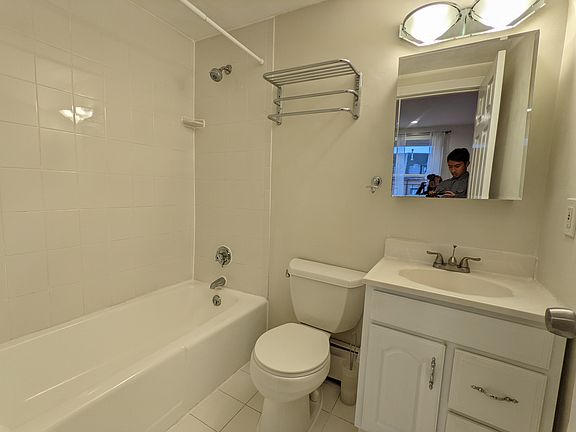 5th image of 605 Massachusetts Ave APT 6