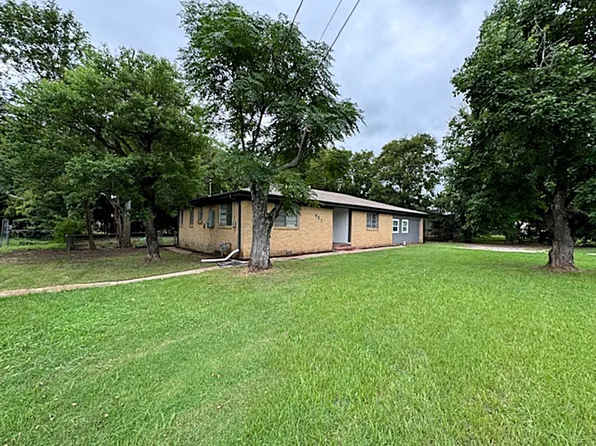451 Davis St, Fairfield, TX 75840