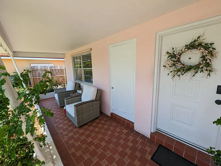 177 NE Spanish Ct — Photo 24