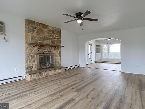 5th image of 231 W Main St