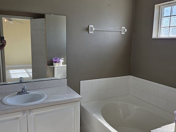 5th image of 310 Miami Ln