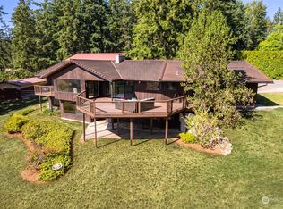 905 Hanstad Rd, Camano Island, WA 98282