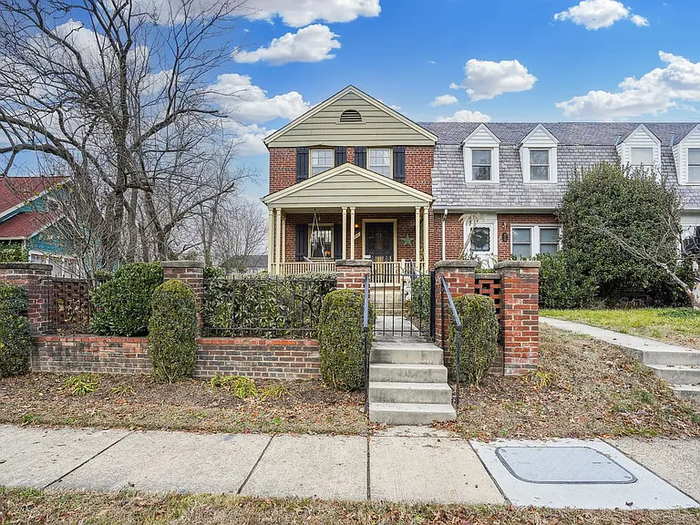 216 E Nelson Ave — Photo 2