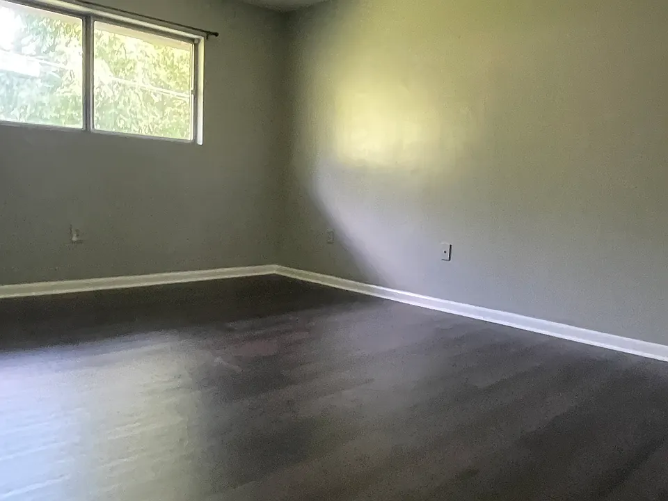 1225 Carriage Cir #302