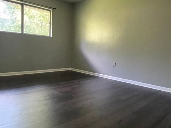 1225 Carriage Cir #302