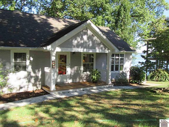 2nd image of 525 Willow Way Cir