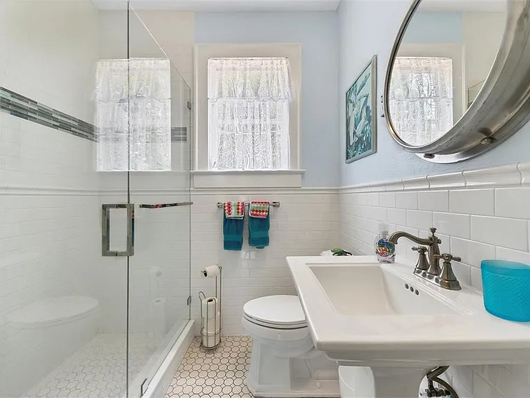 1676 Oak St — Photo 18
