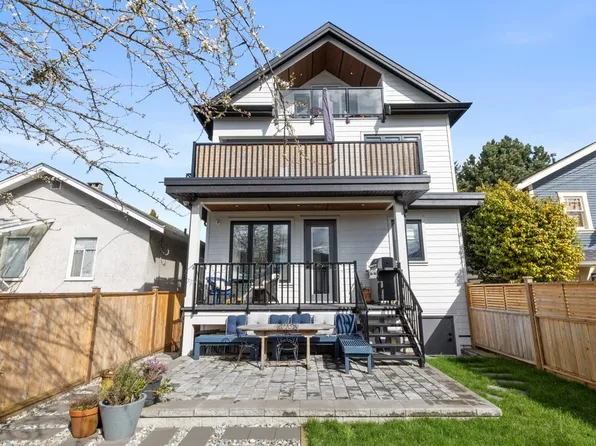 2558 Dundas St, Vancouver, BC V5K 1P5