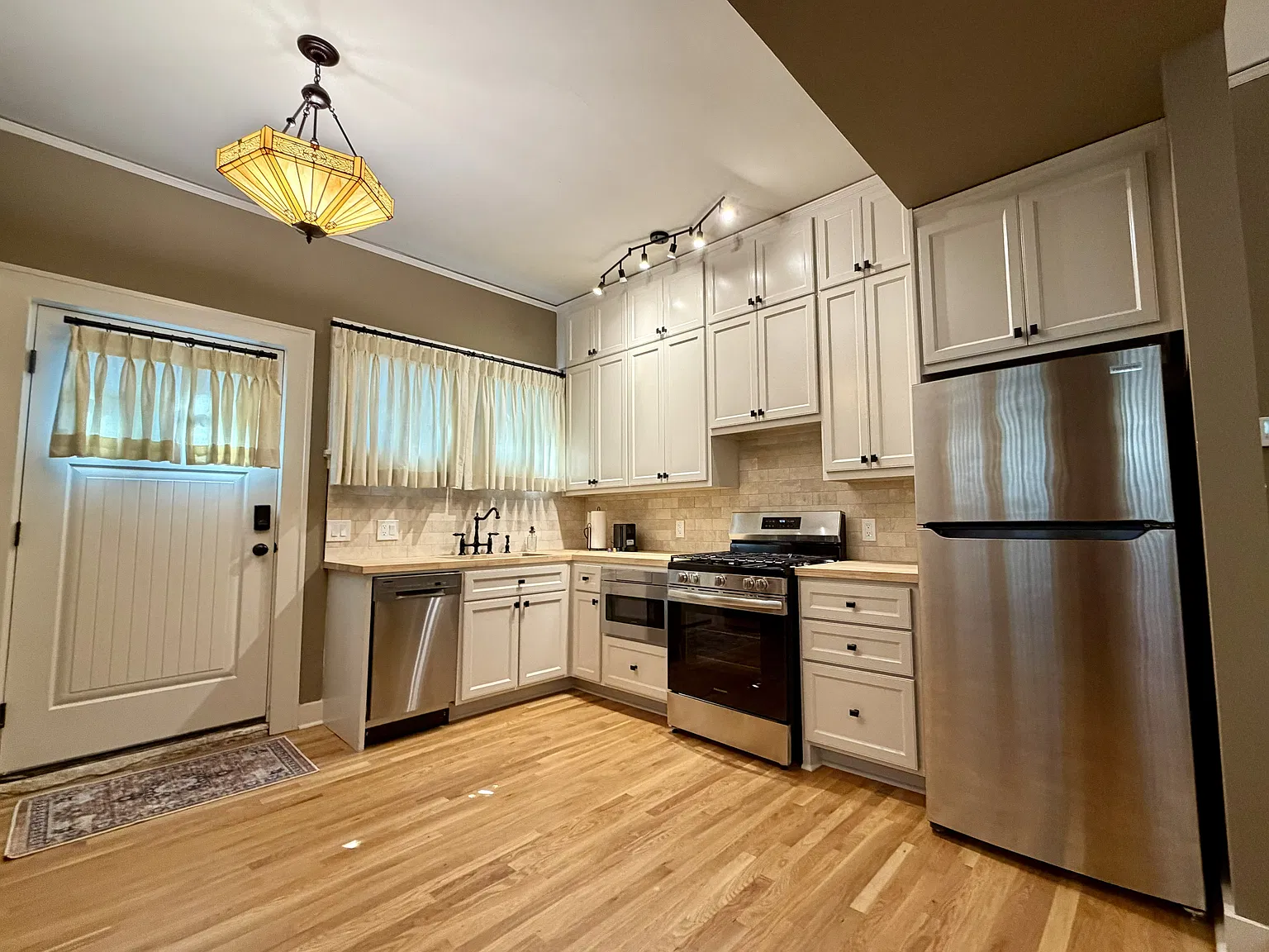 1 bed, 750 sqft, $3,500 — Photo 4