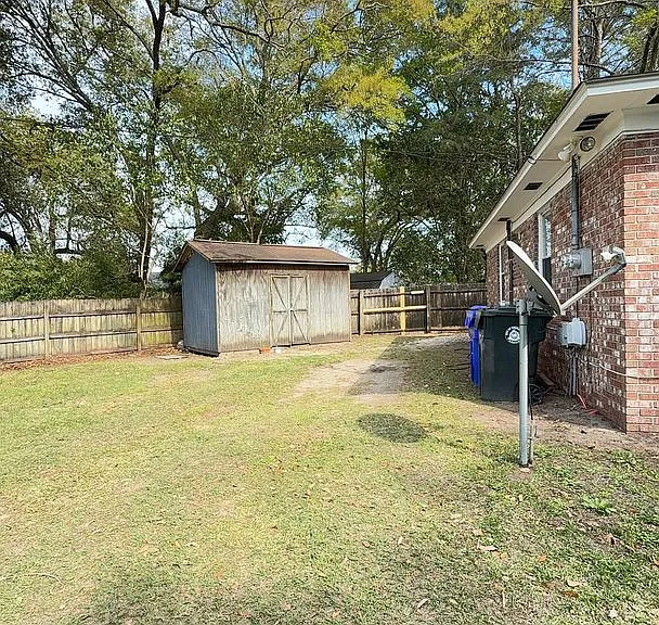 1746 E Avalon Cir #B — Photo 24