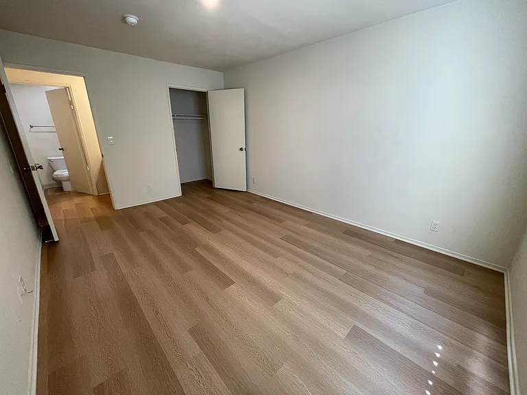 11748 Courtleigh Dr — Photo 19