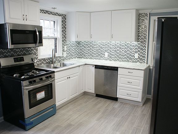 2nd image of 75 Cresthaven Dr