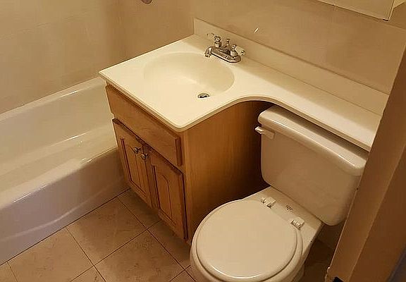 5th image of 323 W 75th St APT F