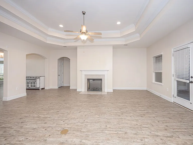 1013 Silverbell Cv — Photo 13