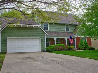 8526 Bradshaw St, Lenexa, KS 66215