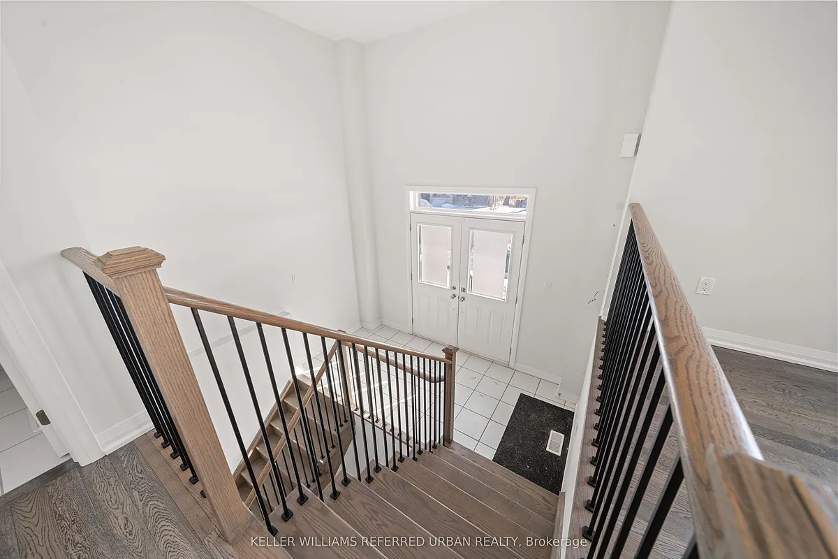 Building Photo - 1466 Stovell Cres