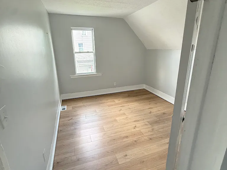 304 W 9th St #1 — Photo 11