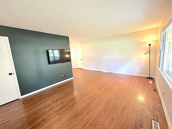 3rd image of 501 W 89th St