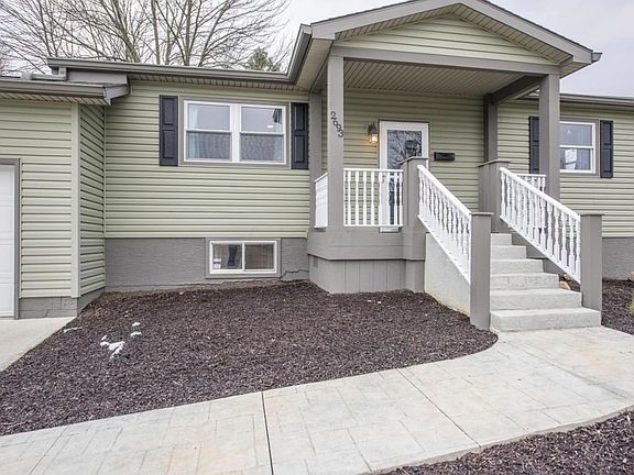 3rd image of 2693 Dennis Ln