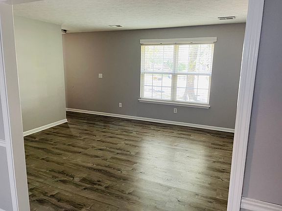 3rd image of 3808 Landridge Dr