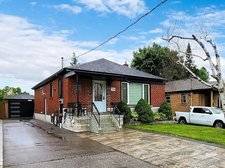 138 Budea Cres — Photo 1