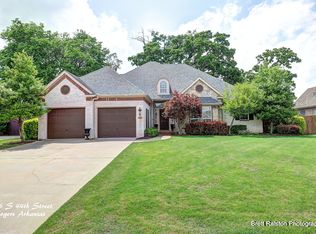 5406 S 44th St, Rogers, AR 72758