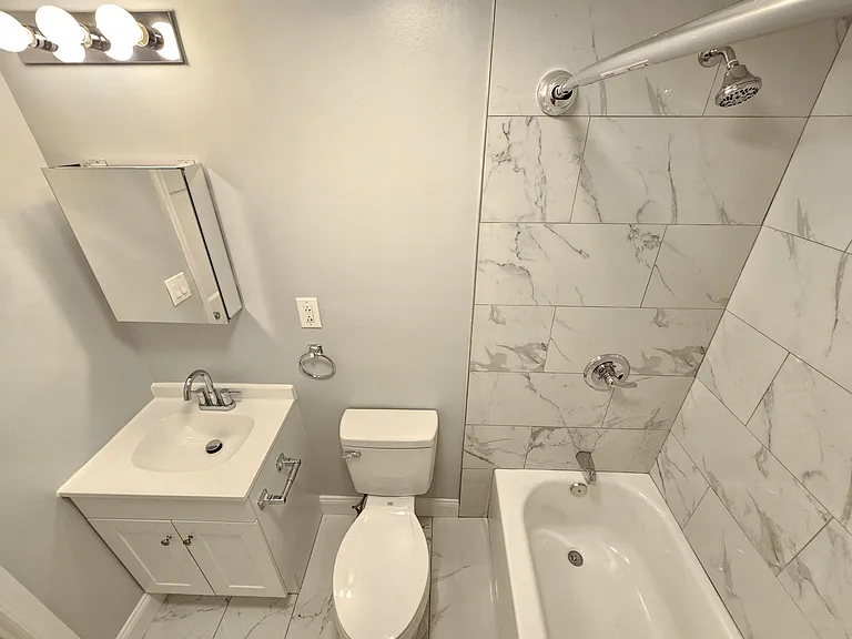 930 E Passyunk Ave — Photo 23
