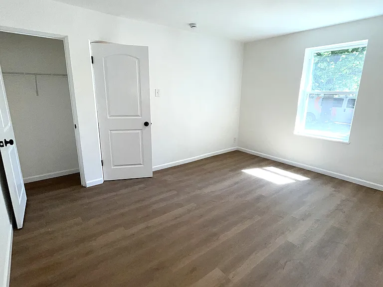 3919 Jamieson Ave #1W — Photo 12