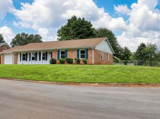 100 Ambergate Ct, Greer, SC 29650