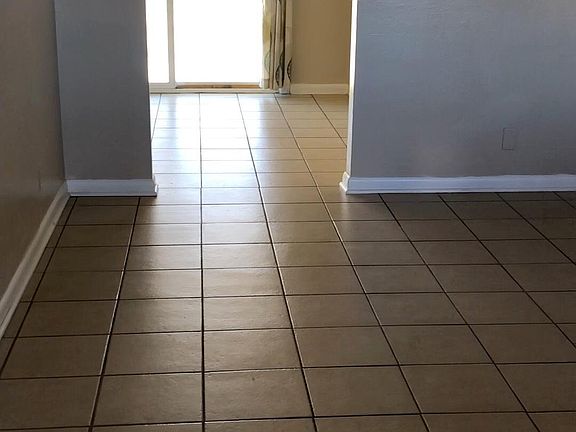 5th image of 813 Barbour Ave