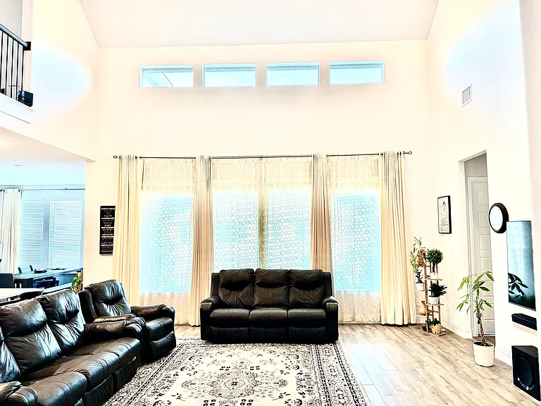 2807 Tower Rd — Photo 3