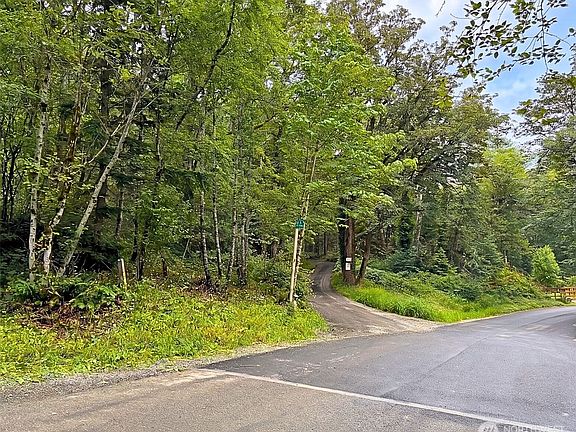 5th image of 355 XX SE Courtney Road