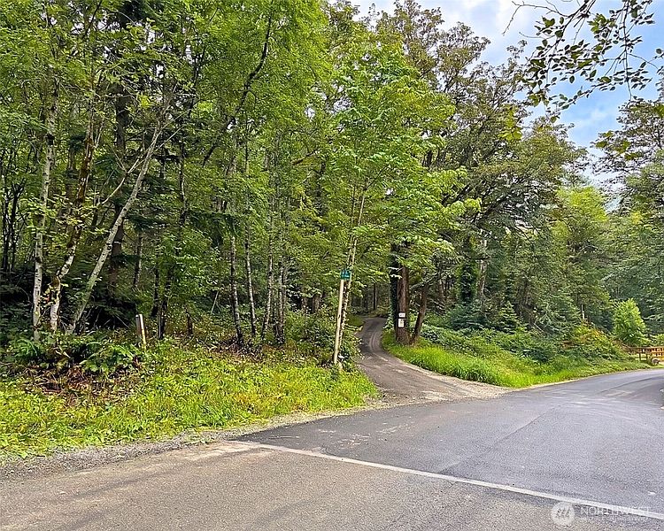 5th image of 355 XX SE Courtney Road