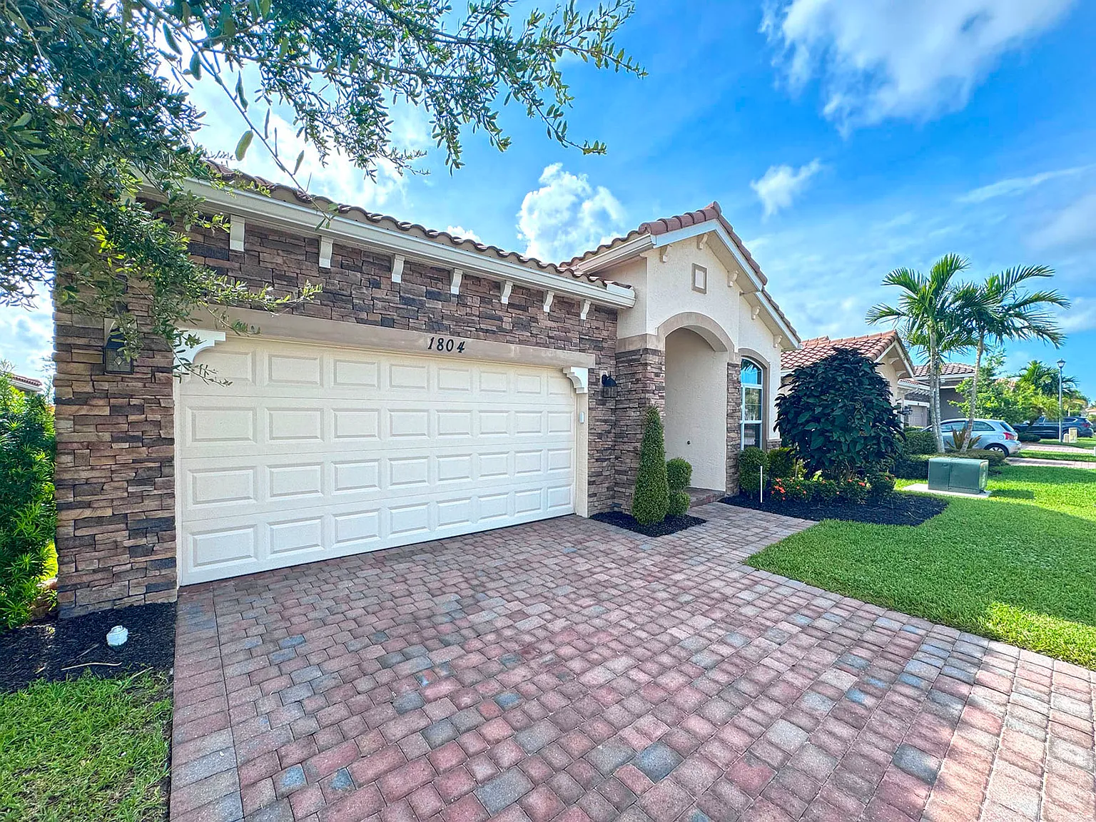 3 bed, 2079 sqft, $2,350 — Photo 1